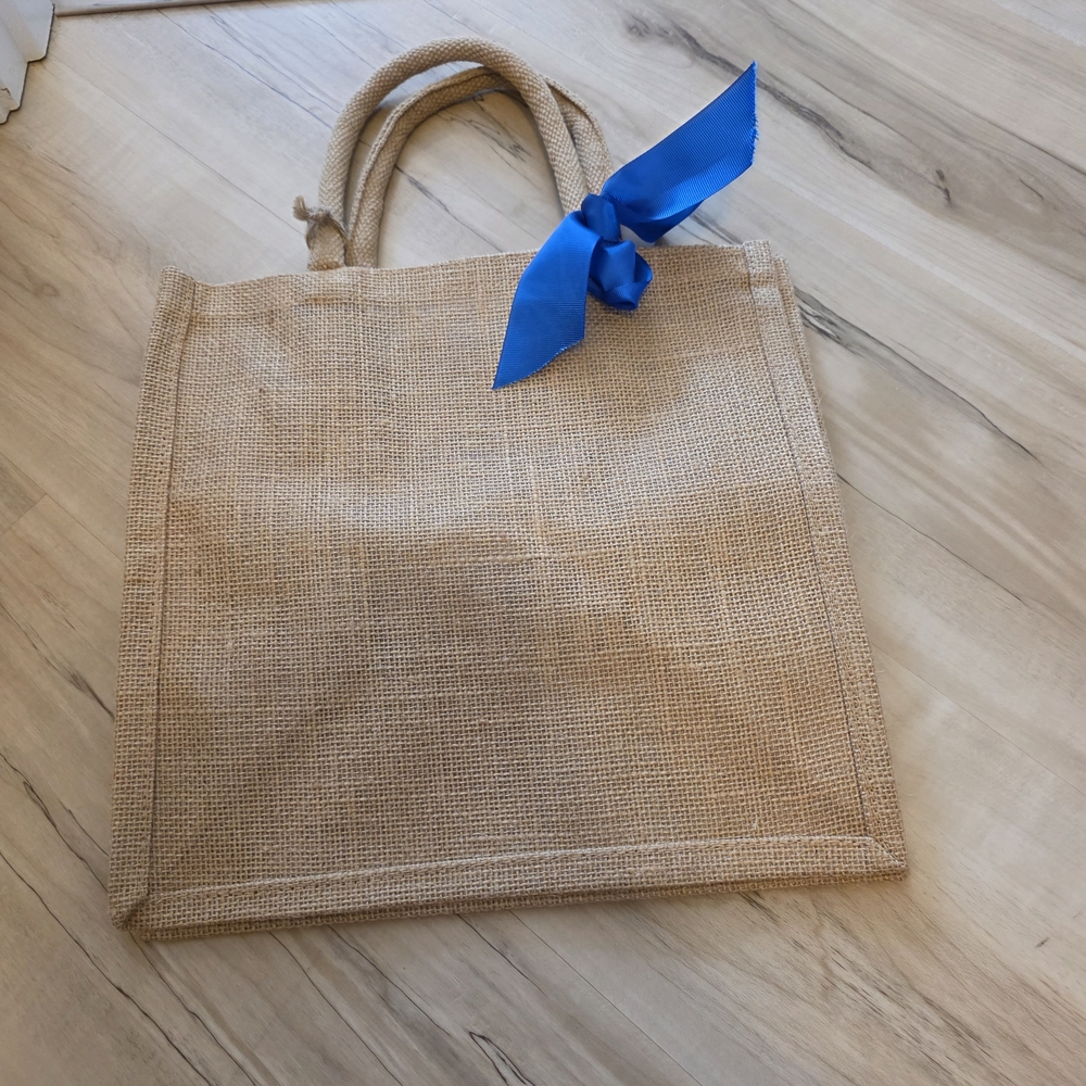 Elegant Medium Sized Tan Beach Tote Bag NWOT with Blue Ribnon